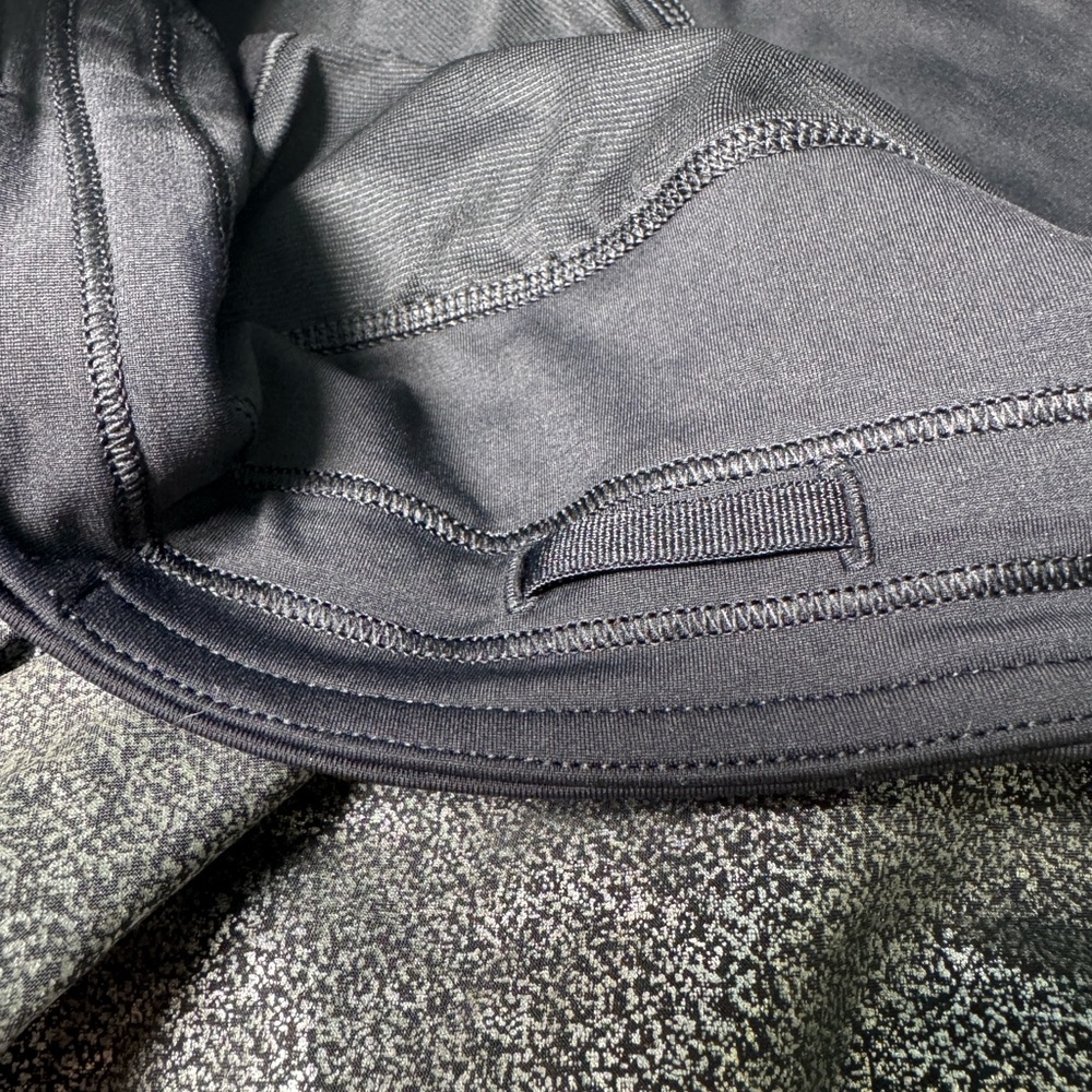 LULULEMON Speed Up 2.5" Shorts Luminosity Foil Metallic Print Black Silver, 8 - Picture 6 of 10